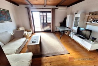014 1021 38 Krk House with a pool near the sea for sale
