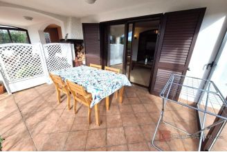 014 1021 38 Krk House with a pool near the sea for sale