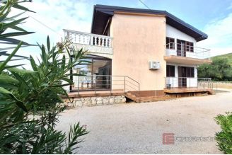 014 1021 38 Krk House with a pool near the sea for sale