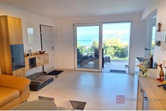 011 1021 40 Krk Two bedroom apartment near the sea for sale