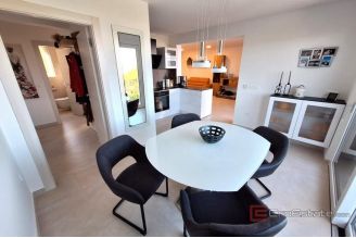 011 1021 40 Krk Two bedroom apartment near the sea for sale