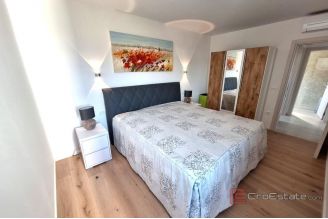 011 1021 40 Krk Two bedroom apartment near the sea for sale