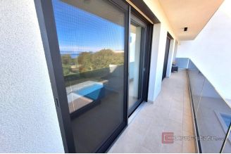 011 1021 40 Krk Two bedroom apartment near the sea for sale