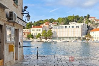 006 2051 51 island hvar business space in city center for rent
