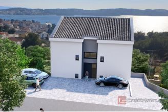 007 2035 313 Trogir Comfortable two bedroom apartment with a sea view for sale