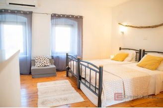 010 2051 52 Hvar Stone house in a picturesque location for sale