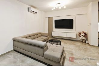 012 2051 53 Split Znjan Modern and fully renovated apartment for sale