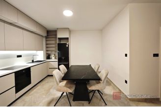 012 2051 53 Split Znjan Modern and fully renovated apartment for sale