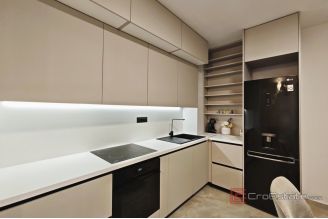 012 2051 53 Split Znjan Modern and fully renovated apartment for sale