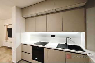 012 2051 53 Split Znjan Modern and fully renovated apartment for sale