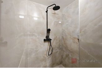 012 2051 53 Split Znjan Modern and fully renovated apartment for sale