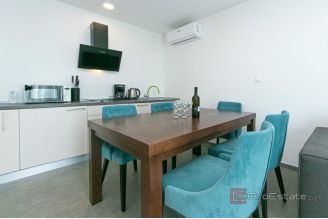 009 1031 01 Makarska Two bedroom apartment with sea view for sale