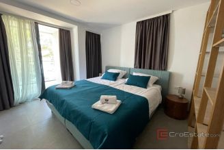 009 1031 01 Makarska Two bedroom apartment with sea view for sale