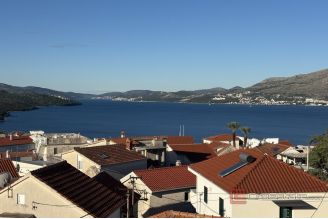012 2035 316 Ciovo Modern two bedroom penthouse with sea view for sale