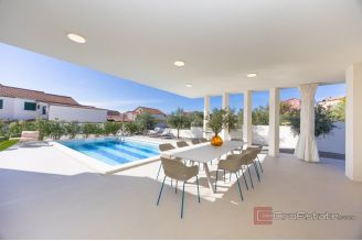 017 5455 30 Rogoznica Villa with pool near the beach for sale