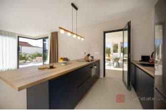 017 5455 30 Rogoznica Villa with pool near the beach for sale