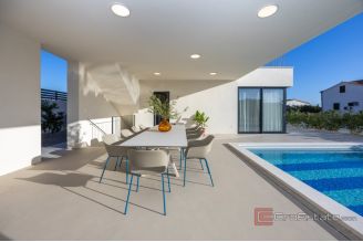 017 5455 30 Rogoznica Villa with pool near the beach for sale