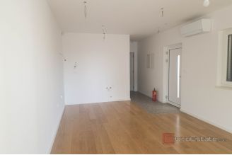 006 1030 02 Losinj Apartment near the sea and centre for sale