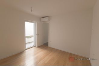 006 1030 02 Losinj Apartment near the sea and centre for sale