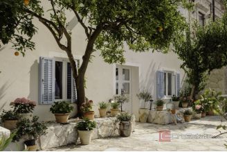 018 2052 97 Peljesac House with sea view sale