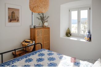 018 2052 97 Peljesac House with sea view for sale