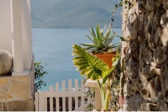 018 2052 97 Peljesac House with sea view for sale