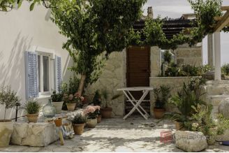 019 2052 97 Peljesac House sea view for sale