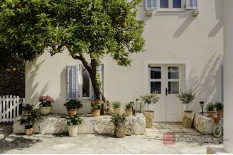 018 2052 97 Peljesac House with sea view sale
