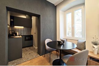 020 2051 54 split center apartment units for sale