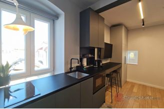 020 2051 54 split center apartment units for sale