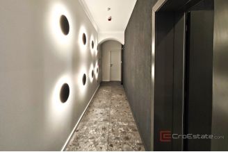 020 2051 54 split center apartment units for sale