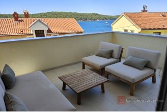005 1030 04 Losinj Two storey apartment for sale