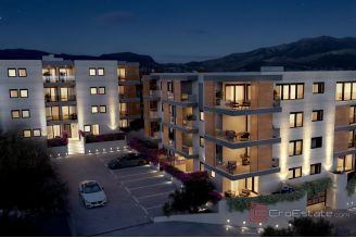 004 2046 142 Split Two bedroom apartment with spacious garden for sale