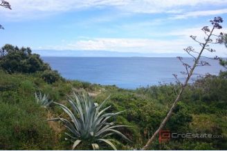 001 1030 05 Losinj House in a quiet location near the sea for sale