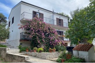 009 1030 05 Losinj House in a quiet location near the sea for sale