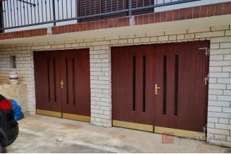 009 1030 05 Losinj House in a quiet location near the sea for sale