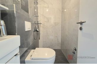 008 2047 116 Ciovo Penthouse with roof terrace for sale