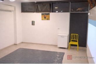 004 2031 222 split business premises in prime location for sale