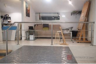 004 2031 222 split business premises in prime location for sale