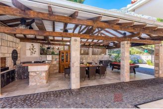 007 2049 83 Omis Villa with pool and an open sea view for sale