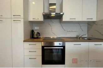 011 2057 01 Ciovo Fully furnished one bedroom apartment for rent