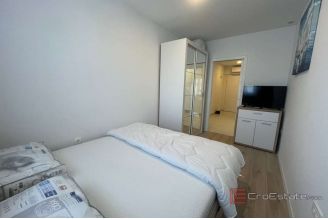 011 2057 01 Ciovo Fully furnished one bedroom apartment for rent