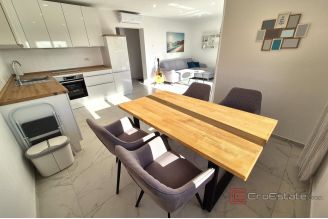 012 1021 44 Crikvenica Modern apartment near the sea for sale