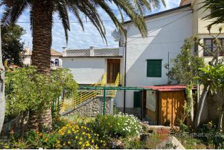 012 1030 07 Mali Losinj House near the centre for sale