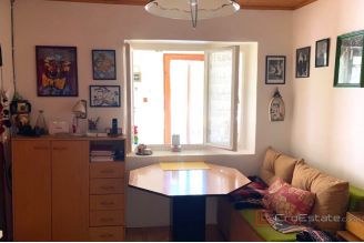 012 1030 07 Mali Losinj House near the centre for sale