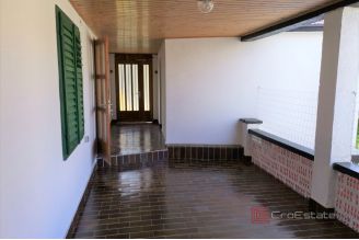 012 1030 07 Mali Losinj House near the centre for sale