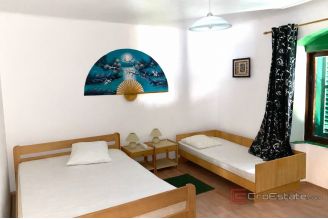 012 1030 07 Mali Losinj House near the centre for sale