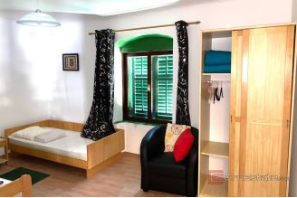 012 1030 07 Mali Losinj House near the centre for sale