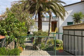 012 1030 07 Mali Losinj House near the centre for sale