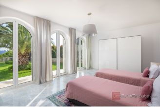 020 2046 118 Dubrovnik Exclusive designer villa with panoramic sea views for sale